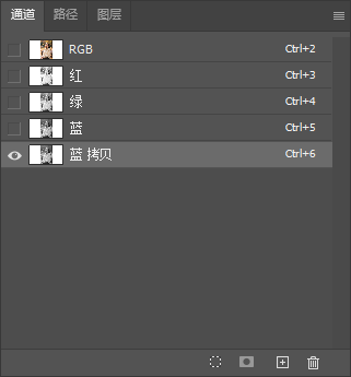 在通道面板中找到对比最明显的通道,并且进行复制