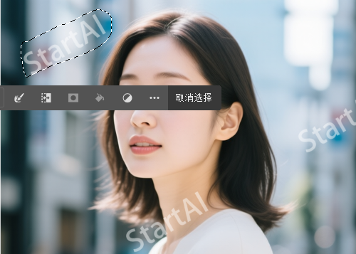 使用套索工具(L)精确选择水印位置