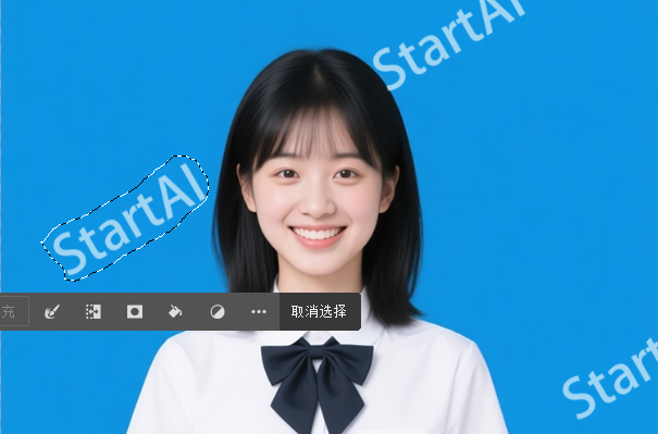 利用“矩形选框工具”或“套索工具”圈选水印区域