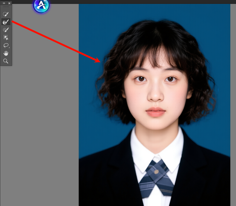 用调整边缘画笔工具，涂抹人物发丝、衣物边缘等细节部位