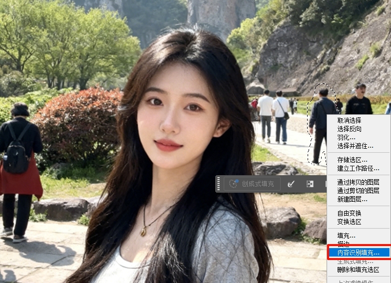 右键人物区域，在菜单选择“内容识别填充”
