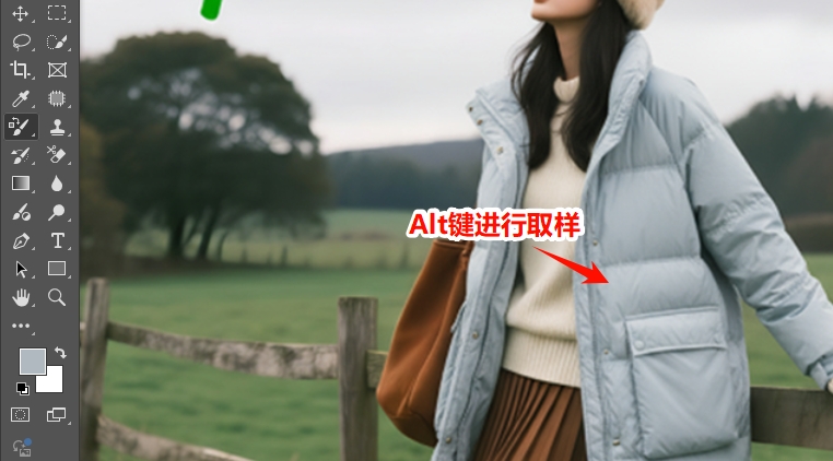 按住Alt键在产品需要替换的原始颜色上取样