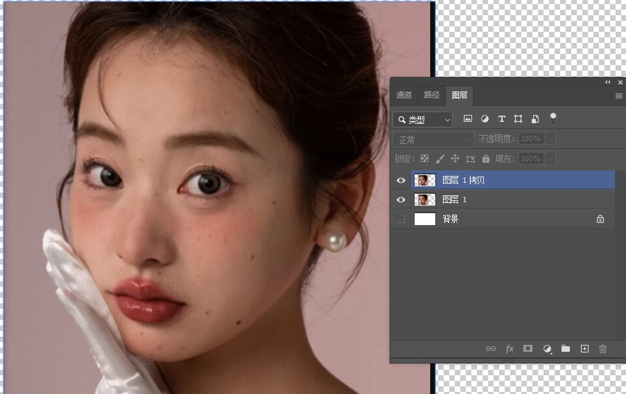 打开Photoshop软件，复制一层背景图层