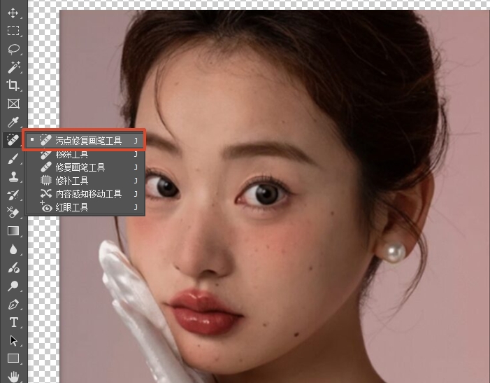 导入素材后，找到污点修复画笔工具