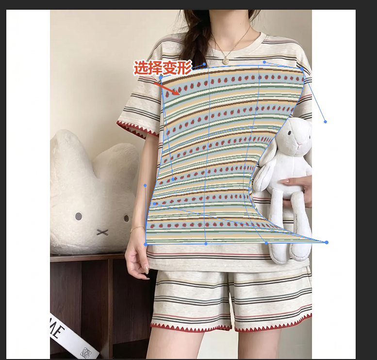 根据物体的角度、倾斜方向，拖动控制点，调整图案大小与方位，匹配物体轮廓