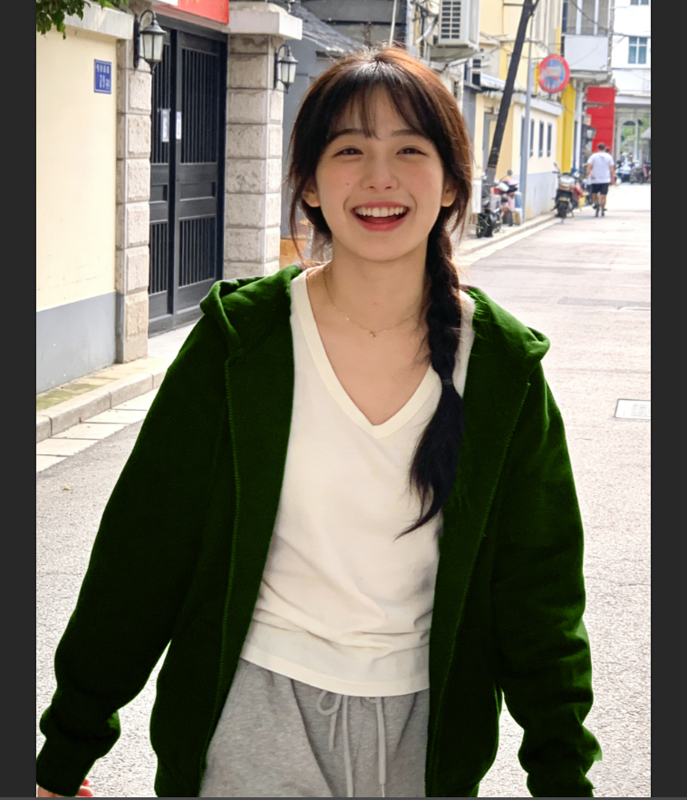 如果觉得颜色太假,可以再新建一个纯色图层,混合模式改为柔光,不透明度设在10%-25%,增加布料的“呼吸感