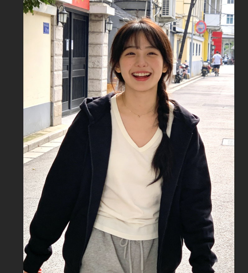 在PS中打开需要换色的衣服图片
